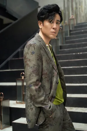 于和伟儒雅帅气写真图片_4