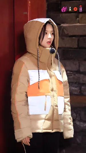 杨超越羽绒服温暖写真图片_3