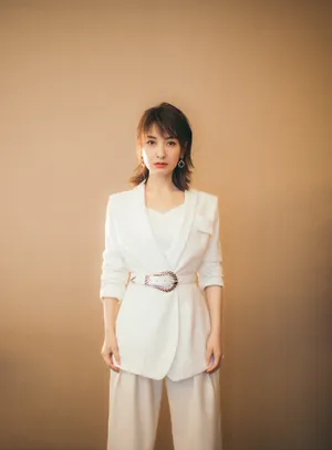 吴昕纯白清新靓丽写真图片