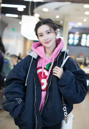 孟子义清新甜酷机场写真图片_2