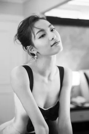钟楚曦性感黑白质感写真图片_2