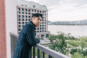 于和伟熟男风绅士写真图片_2