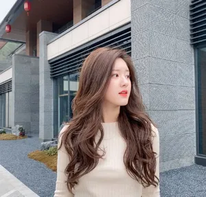 赵露思俏皮私服街拍图片_1