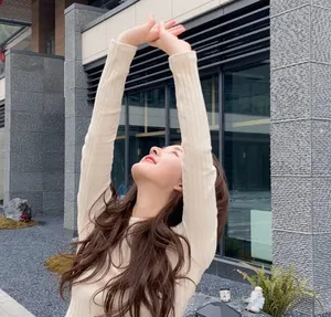 赵露思俏皮私服街拍图片_3