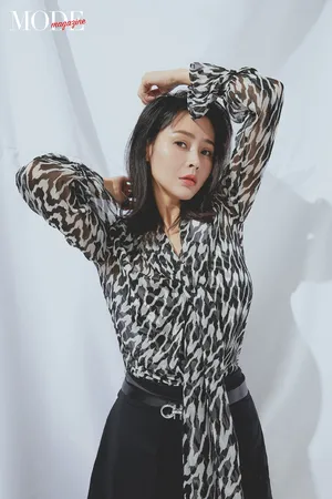于明加性感复古写真图片_7