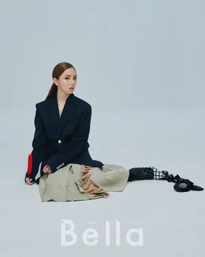 邓紫棋优雅性感杂志写真_5