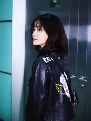 郑湫泓酷美皮衣写真图片_3