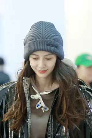 Angelababy酷美素颜街拍机场图片_7