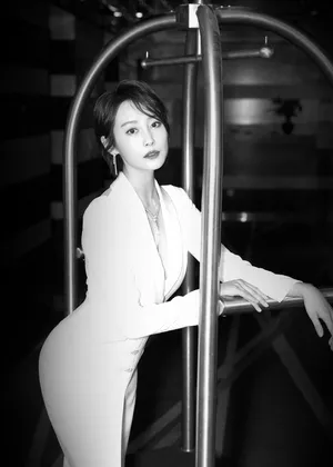 李纯深v礼服性感写真图片_6