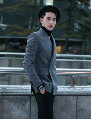 许魏洲黑色贝雷帽帅气雪景图片_2