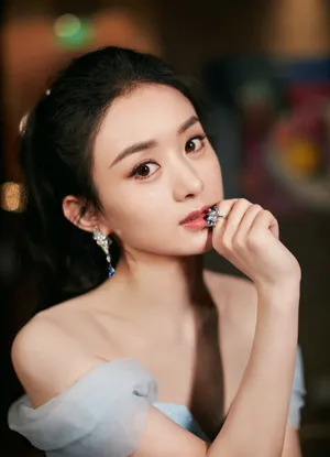 赵丽颖抹胸纱裙温婉清丽写真图片_2