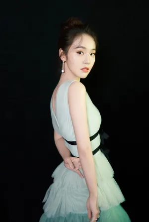 张佳宁蛋糕裙甜美写真图片_3