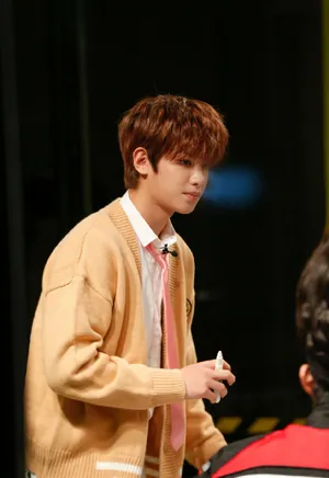 黄明昊《明星大侦探5》第八期图片_2
