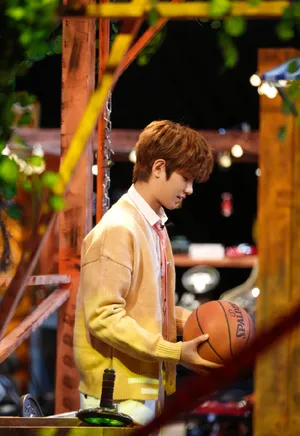 黄明昊《明星大侦探5》第八期图片_3