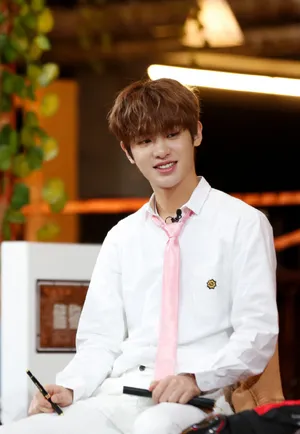 黄明昊《明星大侦探5》第八期图片_4