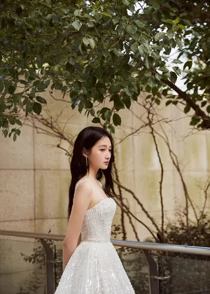 关晓彤优雅灵动写真图片_5