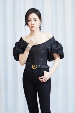 张靓颖黑色紧身衣时尚写真图片_3