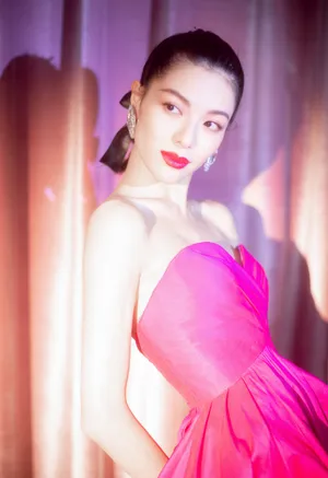 钟楚曦芭比粉造型性感写真图片_3