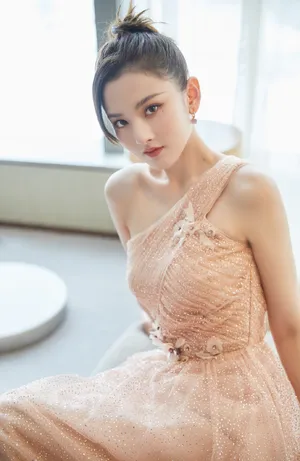 宋祖儿粉纱裙仙气写真图片
