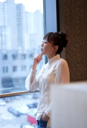 李金铭白衫甜美写真图片_1
