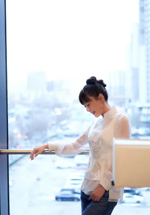 李金铭白衫甜美写真图片_2