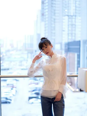 李金铭白衫甜美写真图片_3