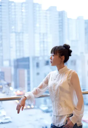 李金铭白衫甜美写真图片_4