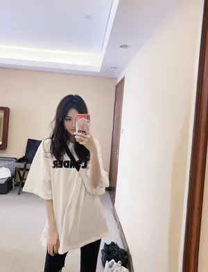 黄一琳居家私服自拍照图片