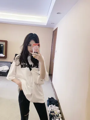 黄一琳居家私服自拍照图片_2