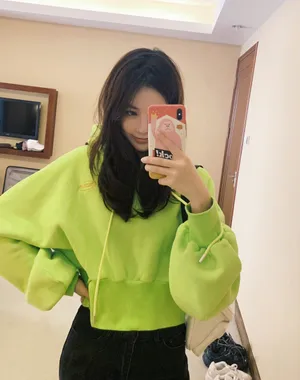 黄一琳居家私服自拍照图片_3