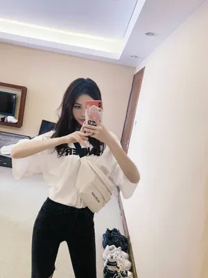 黄一琳居家私服自拍照图片_5