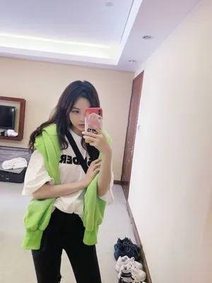 黄一琳居家私服自拍照图片_7