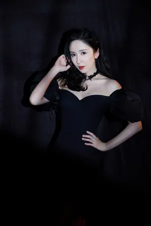 娄艺潇成熟性感写真图片