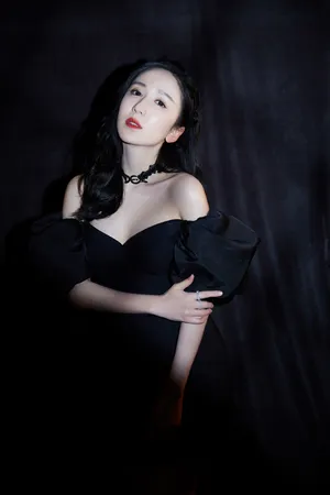 娄艺潇成熟性感写真图片_2
