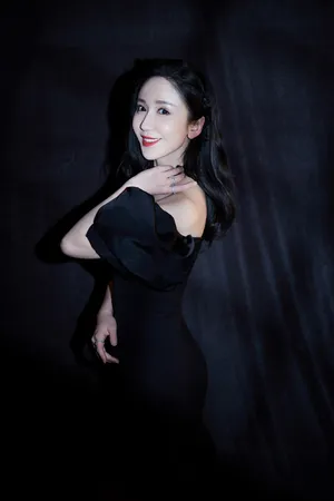 娄艺潇成熟性感写真图片_4