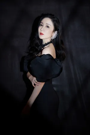 娄艺潇成熟性感写真图片_8