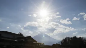 天空刺眼的阳光太阳图片_4