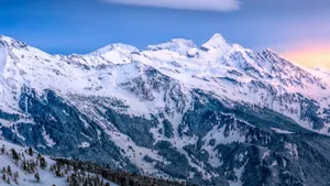 自然雪山风景图片大图_3