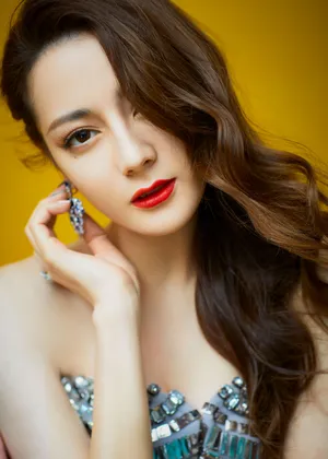 迪丽热巴柔美靓丽写真图片_3