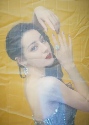 迪丽热巴薄纱朦胧性感写真图片_5