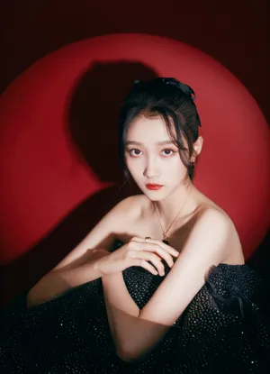 关晓彤抹胸礼裙性感写真图片_2