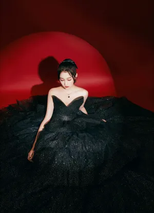 关晓彤抹胸礼裙性感写真图片_5
