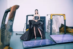 佟丽娅黑色礼裙飒美写真图片_1