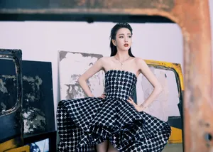 佟丽娅黑色礼裙飒美写真图片_3