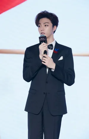 陈立农魅力十足帅气活动照图片_15