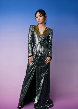 周笔畅亮片深V礼服性感写真_2