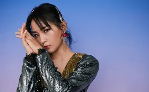 周笔畅亮片深V礼服性感写真_4