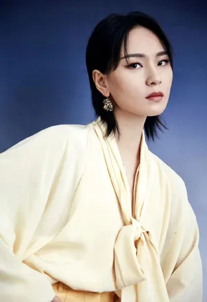 周笔畅暖色系复古风写真图片