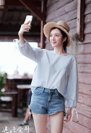 王晓晨《还没爱够》甜美剧照图片