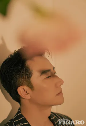 黄轩MadameFigaro一月封面写真_3